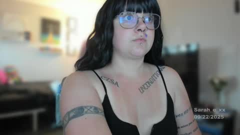 Snapshot of sarah_e_xx chatting on 09-22-25, 03:03 Sarah online show from 09-22-25, 03:03