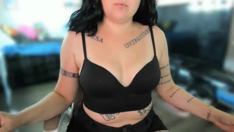 Snapshot of sarah_e_xx chatting on 10-02-25, 05:09 Sarah online show from 10-02-25, 05:09