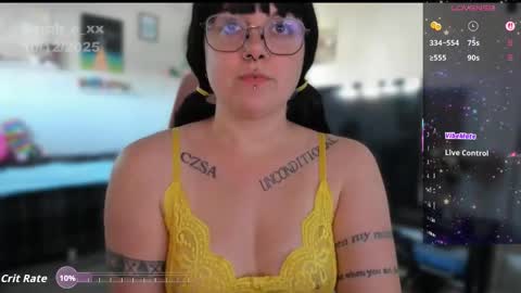 Snapshot of sarah_e_xx chatting on 10-12-25, 04:39 Sarah online show from 10-12-25, 04:39