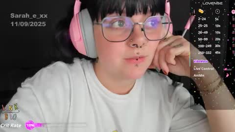 Snapshot of sarah_e_xx chatting on 11-10-25, 01:48 Sarah online show from 11-10-25, 01:48