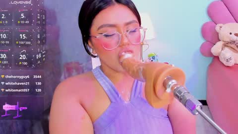 Snapshot of sarah_gold_1 chatting on 12-28-24, 09:31 Sarah online show from 12-28-24, 09:31