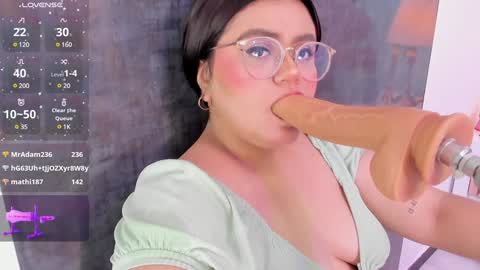 Snapshot of sarah_gold_1 chatting on 01-12-25, 03:17 Sarah online show from 01-12-25, 03:17