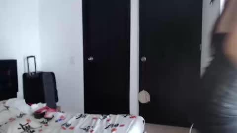 Snapshot of sarah_mistress_ chatting on 02-20-25, 03:41 Sarah online show from 02-20-25, 03:41