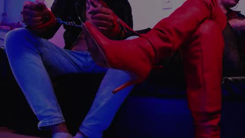 Snapshot of sarah_mistress_ chatting on 03-01-25, 01:11 Sarah online show from 03-01-25, 01:11