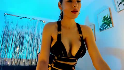 Snapshot of sarah_perez1 chatting on 03-07-25, 11:27 INSTAGRAM...sarah22 p online show from 03-07-25, 11:27