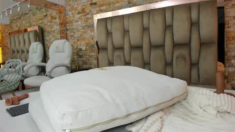 Snapshot of sarah_sanz chatting on 01-27-25, 05:58 sarah online show from 01-27-25, 05:58