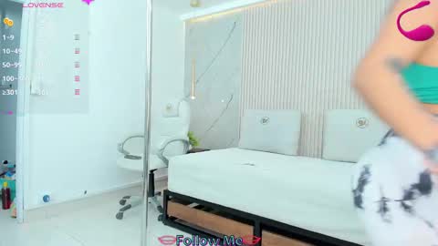 Snapshot of sarah_sanz chatting on 03-12-25, 06:00 sarah online show from 03-12-25, 06:00