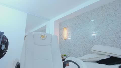 Snapshot of sarah_sanz chatting on 09-30-25, 12:21 sarah online show from 09-30-25, 12:21