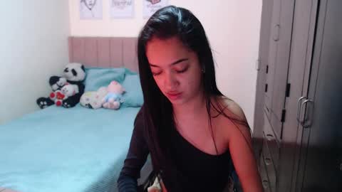 Snapshot of sarah_stone15 chatting on 12-15-24, 02:30 Sarah online show from 12-15-24, 02:30