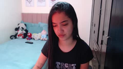 Snapshot of sarah_stone15 chatting on 12-18-24, 10:57 Sarah online show from 12-18-24, 10:57