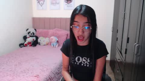 Snapshot of sarah_stone15 chatting on 12-30-24, 04:19 Sarah online show from 12-30-24, 04:19