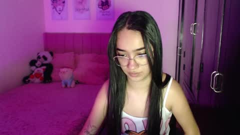 Snapshot of sarah_stone15 chatting on 02-04-25, 06:38 Sarah online show from 02-04-25, 06:38