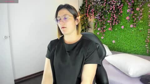 Sarah Deyvis online show from 01-16-26, 04:00