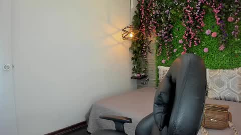 Sarah Deyvis online show from 02-27-26, 01:33