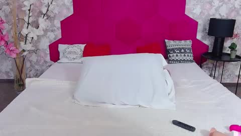 Snapshot of saraheshley chatting on 12-23-24, 06:48 SarahEshley online show from 12-23-24, 06:48