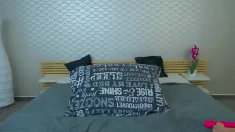 Snapshot of saraheshley chatting on 01-12-25, 01:16 SarahEshley online show from 01-12-25, 01:16