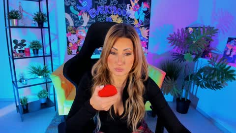 Snapshot of sarahholly chatting on 12-27-24, 11:50 Divine Sarah NONUDE model online show from 12-27-24, 11:50