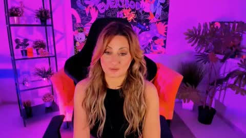 Snapshot of sarahholly chatting on 01-23-25, 02:28 Divine Sarah NONUDE model online show from 01-23-25, 02:28