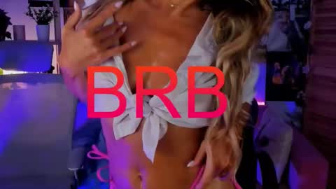 Snapshot of sarahholly chatting on 10-10-25, 11:31 Divine Sarah NONUDE model online show from 10-10-25, 11:31