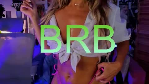 Snapshot of sarahholly chatting on 10-25-25, 11:07 Divine Sarah NONUDE model online show from 10-25-25, 11:07