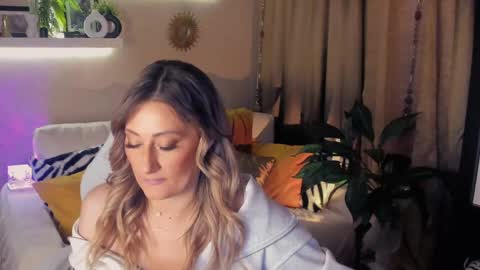 Divine Sarah NONUDE model online show from 05-11-26, 04:04