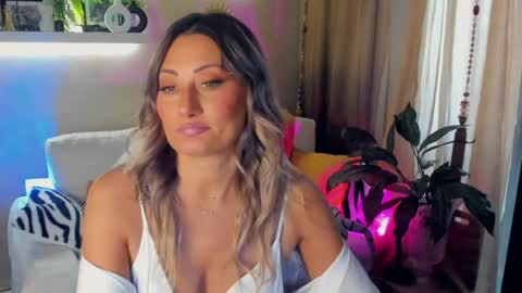 Divine Sarah NONUDE model online show from 06-04-26, 07:58