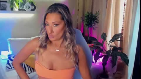 Snapshot of sarahholly chatting on 06-26-26, 07:24 Divine Sarah NONUDE model online show from 06-26-26, 07:24