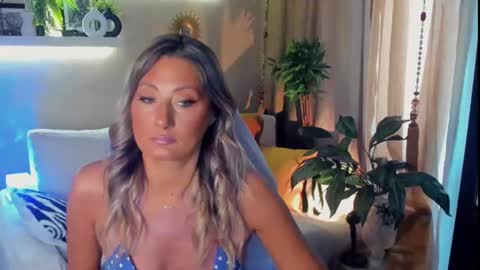 Snapshot of sarahholly chatting on 07-05-26, 02:13 Divine Sarah NONUDE model online show from 07-05-26, 02:13
