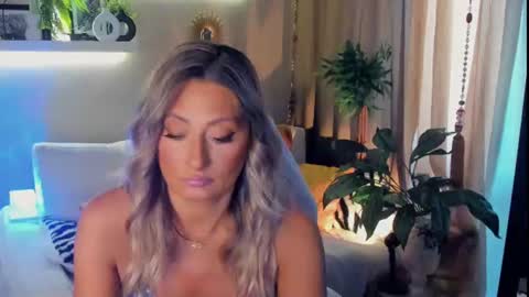 Snapshot of sarahholly chatting on 07-07-26, 12:53 Divine Sarah NONUDE model online show from 07-07-26, 12:53
