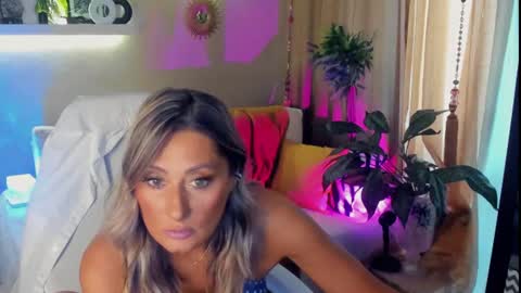 Snapshot of sarahholly chatting on 07-10-26, 08:50 Divine Sarah NONUDE model online show from 07-10-26, 08:50
