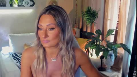 Snapshot of sarahholly chatting on 07-13-26, 08:06 Divine Sarah NONUDE model online show from 07-13-26, 08:06