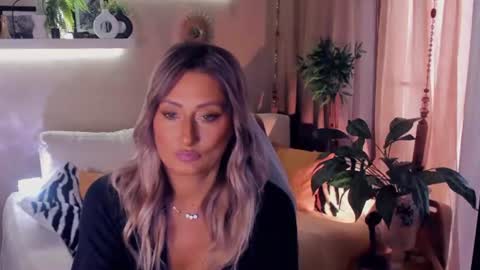Snapshot of sarahholly chatting on 07-19-26, 08:07 Divine Sarah NONUDE model online show from 07-19-26, 08:07