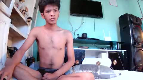 sarahjonee online show from 11-10-25, 03:38