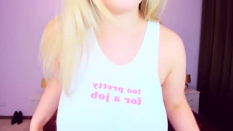 Snapshot of sarahmils chatting on 12-22-24, 03:55 Sarah online show from 12-22-24, 03:55