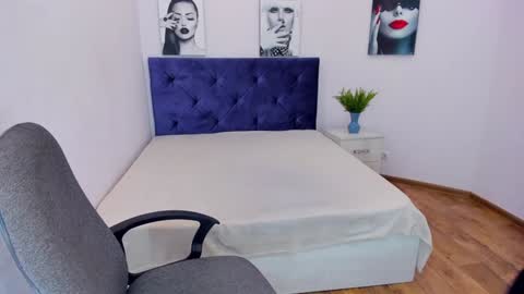 Snapshot of sarahmils chatting on 12-30-24, 12:52 Sarah online show from 12-30-24, 12:52