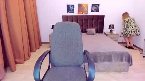 Snapshot of sarahmils chatting on 01-03-25, 03:12 Sarah online show from 01-03-25, 03:12