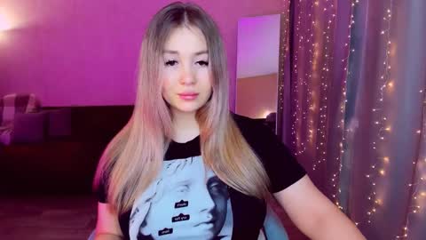 Snapshot of sarahmils chatting on 03-10-25, 06:12 Sarah online show from 03-10-25, 06:12