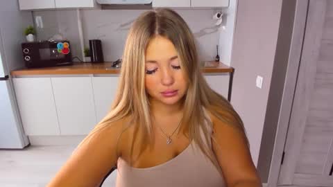 Snapshot of sarahmils chatting on 09-11-25, 11:32 Sarah online show from 09-11-25, 11:32