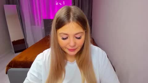 Snapshot of sarahmils chatting on 11-11-25, 02:17 Sarah online show from 11-11-25, 02:17