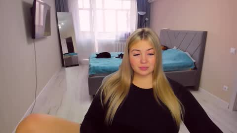 Sarah online show from 03-24-26, 01:16