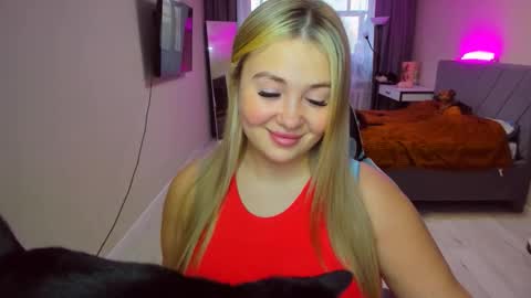 Sarah online show from 04-14-26, 01:06