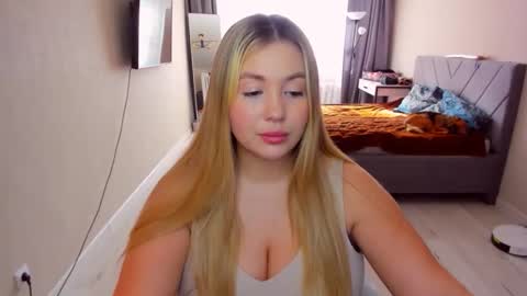 Snapshot of sarahmils chatting on 05-29-26, 01:42 Sarah online show from 05-29-26, 01:42