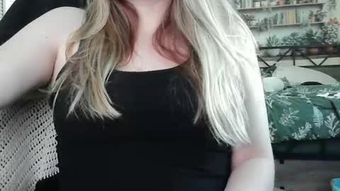 Snapshot of sarahmummy chatting on 02-16-26, 09:22 Sarah online show from 02-16-26, 09:22