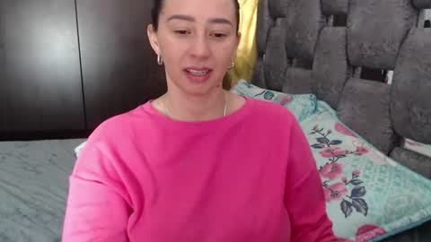 Snapshot of sarahott_1 chatting on 07-16-26, 03:07 Lia online show from 07-16-26, 03:07