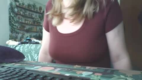 Snapshot of sarahpmummy chatting on 05-26-26, 08:16 Sarah online show from 05-26-26, 08:16