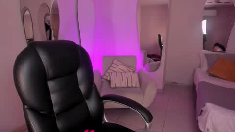 Sarah Rhodes online show from 11-21-25, 12:26