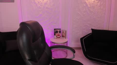 Sarah Rhodes online show from 12-03-25, 11:52