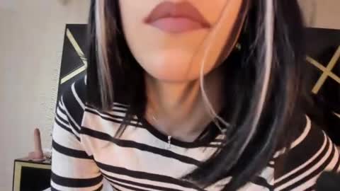 Snapshot of sarahrossi1 chatting on 06-19-26, 01:15 SARAH online show from 06-19-26, 01:15
