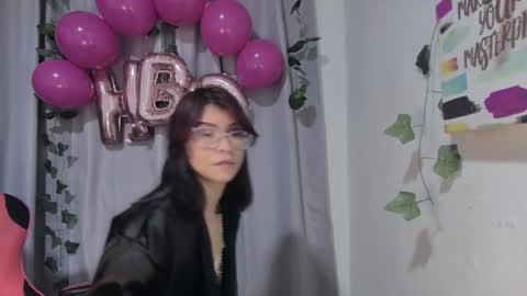 Snapshot of sarahsmitt chatting on 05-15-26, 03:41 Sarah online show from 05-15-26, 03:41