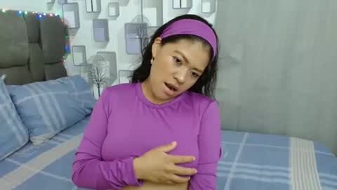 Sarah online show from 12-22-25, 04:09